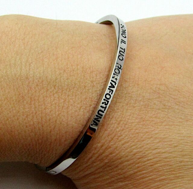 Bracciale rigido con scritta amore