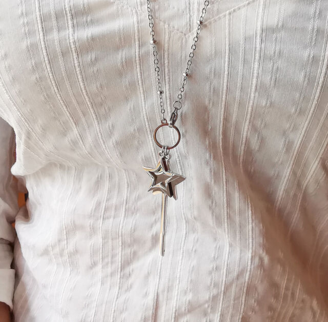 Collana da donna girocollo lunga con ciondolo bacchetta