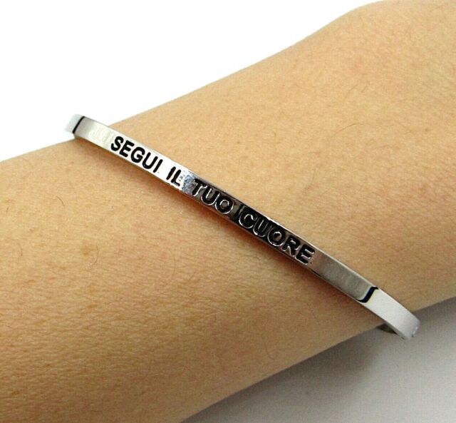 Bracciale rigido con scritta amore